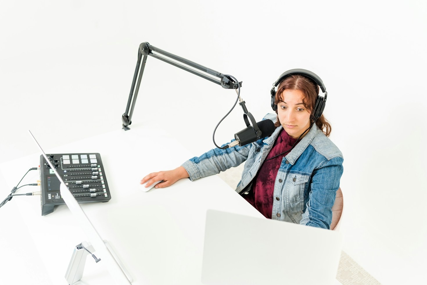 Inteligencia artificial para crear jingles y locuciones realistas